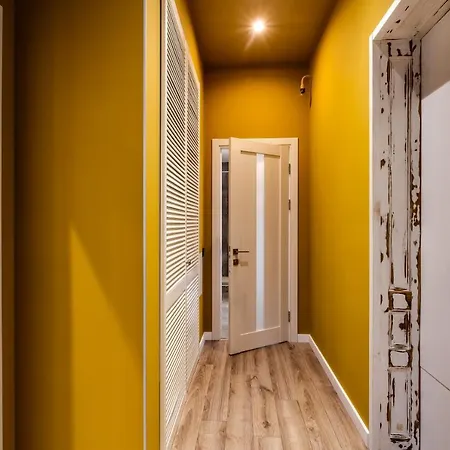 아파트 Leogrand On Kniazia Romana 6