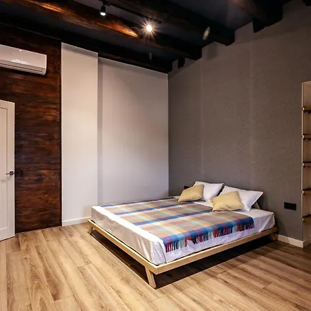 Leogrand On Kniazia Romana 6 Apartment *